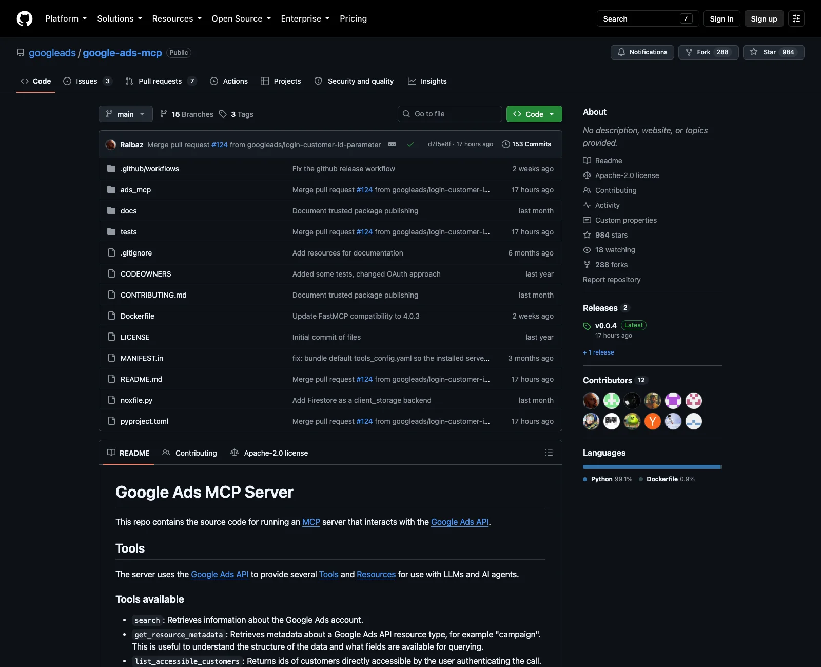 หน้า GitHub ของ repo googleads/google-ads-mcp แสดงรายการไฟล์ Apache-2.0 license release v0.0.4 และส่วน Tools available