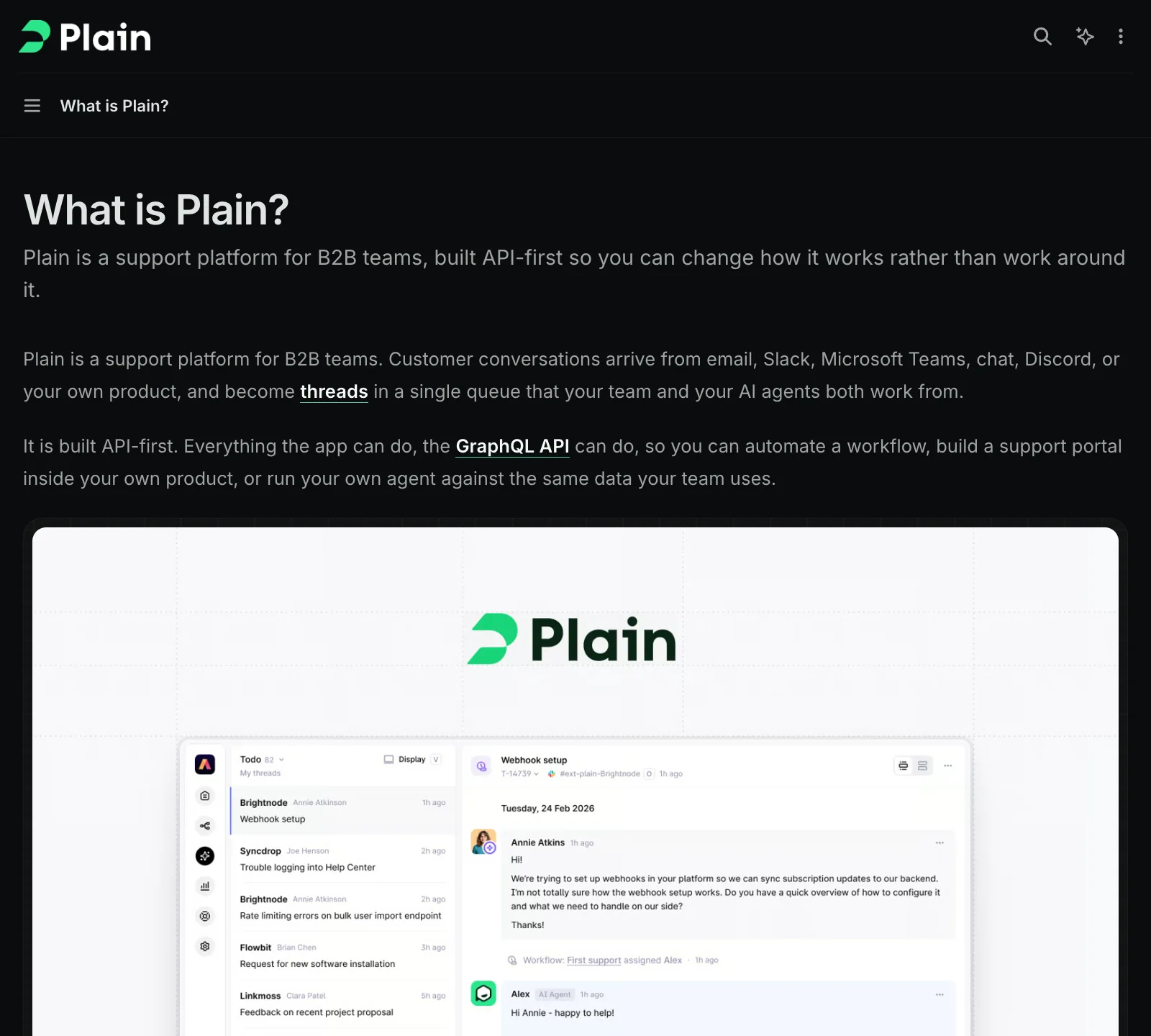 หน้าเอกสาร What is Plain? อธิบายว่า Plain เป็นแพลตฟอร์มซัพพอร์ตสำหรับทีม B2B รับบทสนทนาจากอีเมล Slack Microsoft Teams แชต Discord รวมเป็น thread ในคิวเดียว พร้อมภาพหน้าจอกล่องงาน